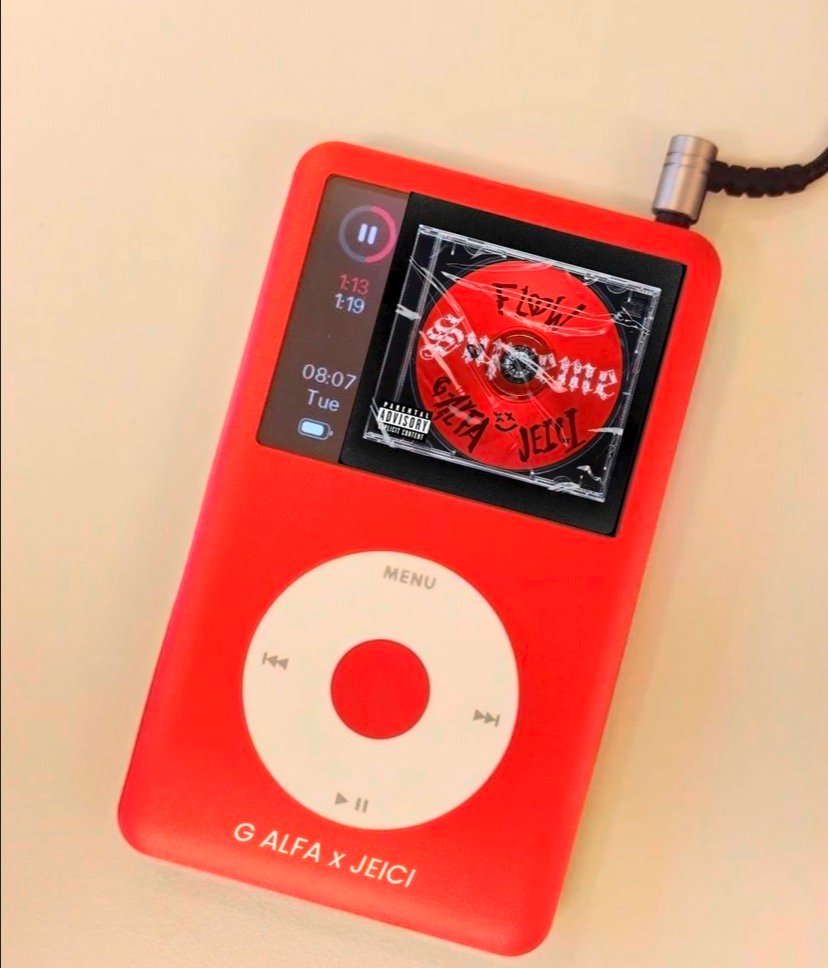 Lanzamientos Reproductor de música rojo, con diseño tipo iPod, mostrando portada de Álbum en pantalla.